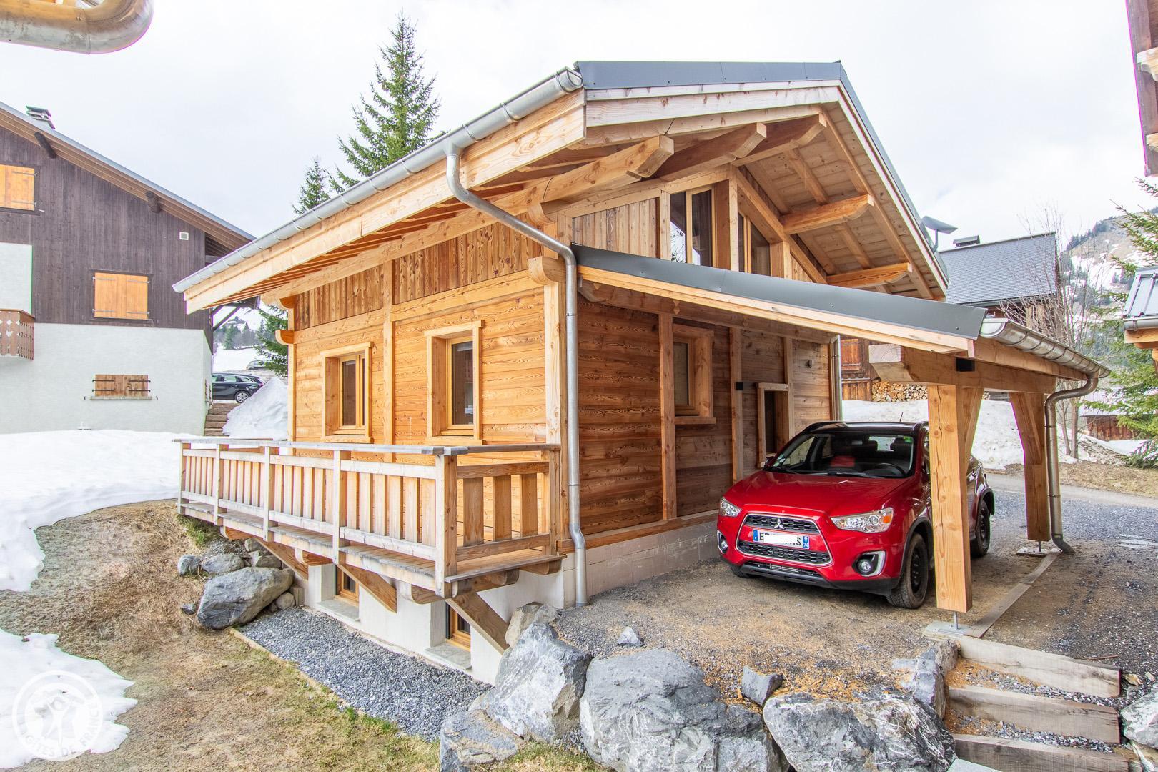 Vue exterieur Abris Voiture Chalet Mazot Praz de Lys